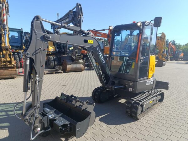 MiniKoparka VOLVO ECR25