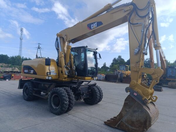CAT M322D