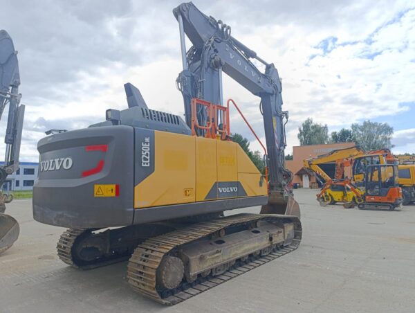 VOLVO EC 250 ENL Ramie 3xŁamane