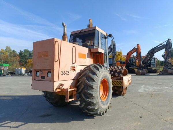 Walec Catepillar CP 563
