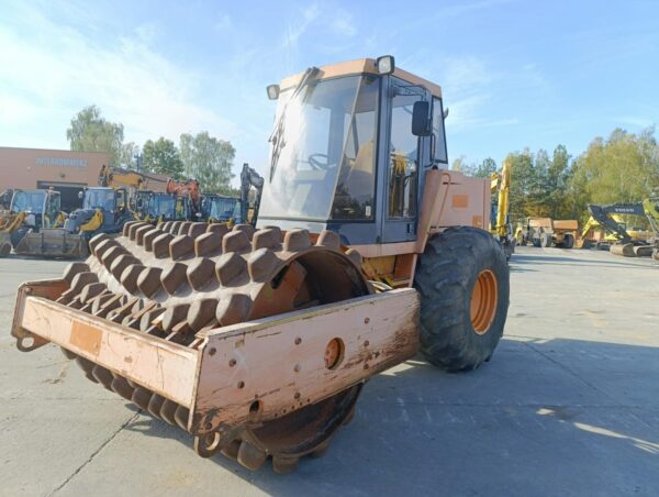 Walec Catepillar CP 563