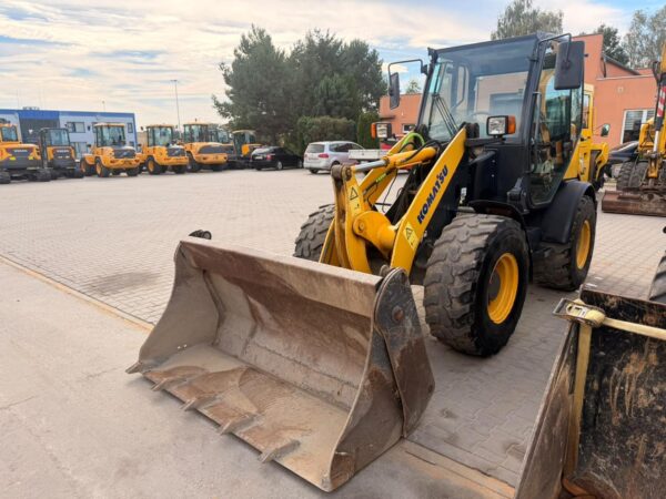 Piękna Ładowarka KOMATSU WA70