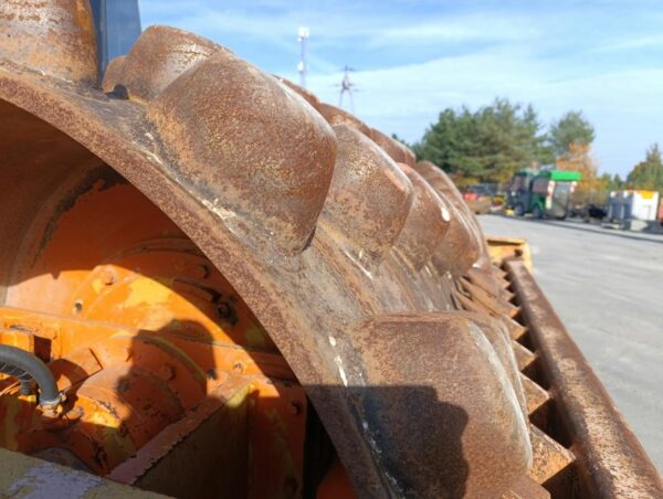Walec Catepillar CP 563
