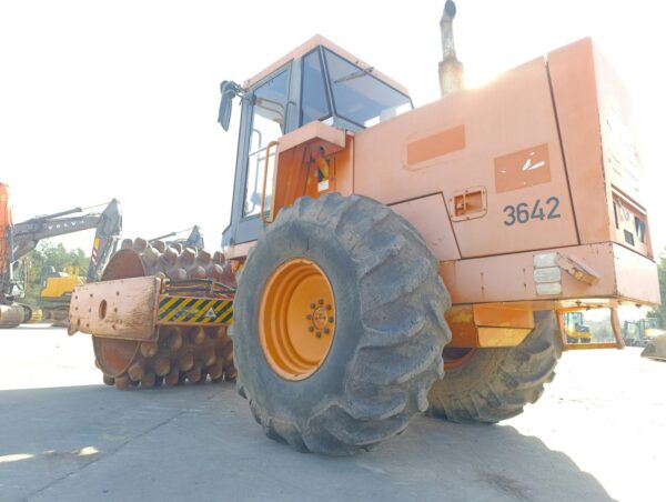 Walec Catepillar CP 563